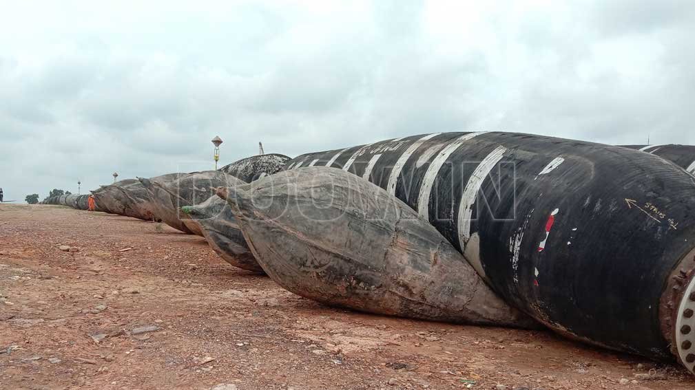 pipeline-moving-using-marine-rubber-airbags