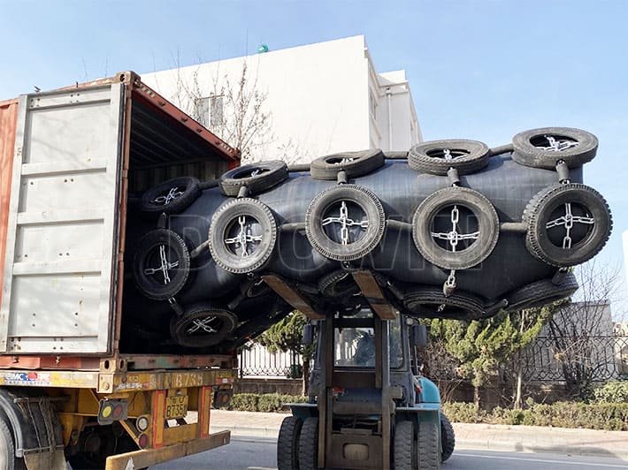 pneumatic-rubber-fenders-shipping