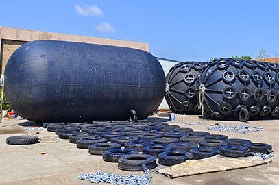 install-chain-and-tire-net-for-the-pneumatic-rubber-fenders