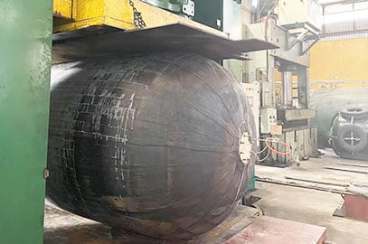 pneumatic-rubber-fenders-compression-testing