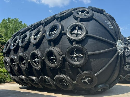 pneumatic-rubber-fenders-with-truck-tires